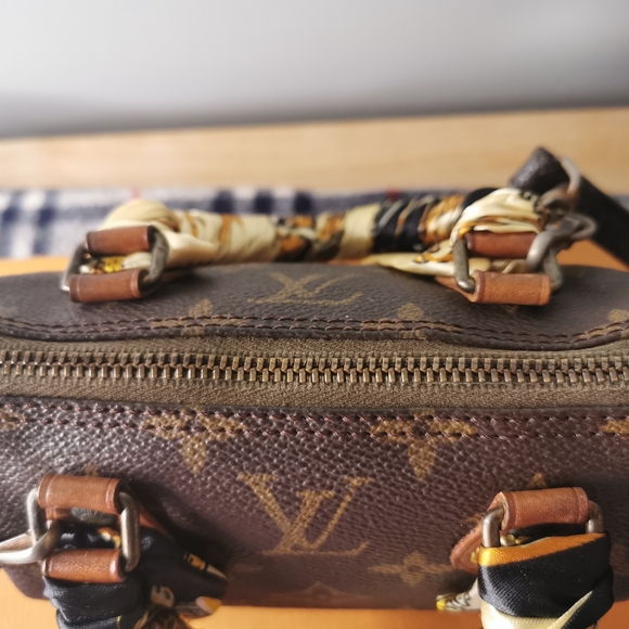 (Sold)100% Authentic LV Mini  Monogram Crossbody Bag - Picture 3 of 16